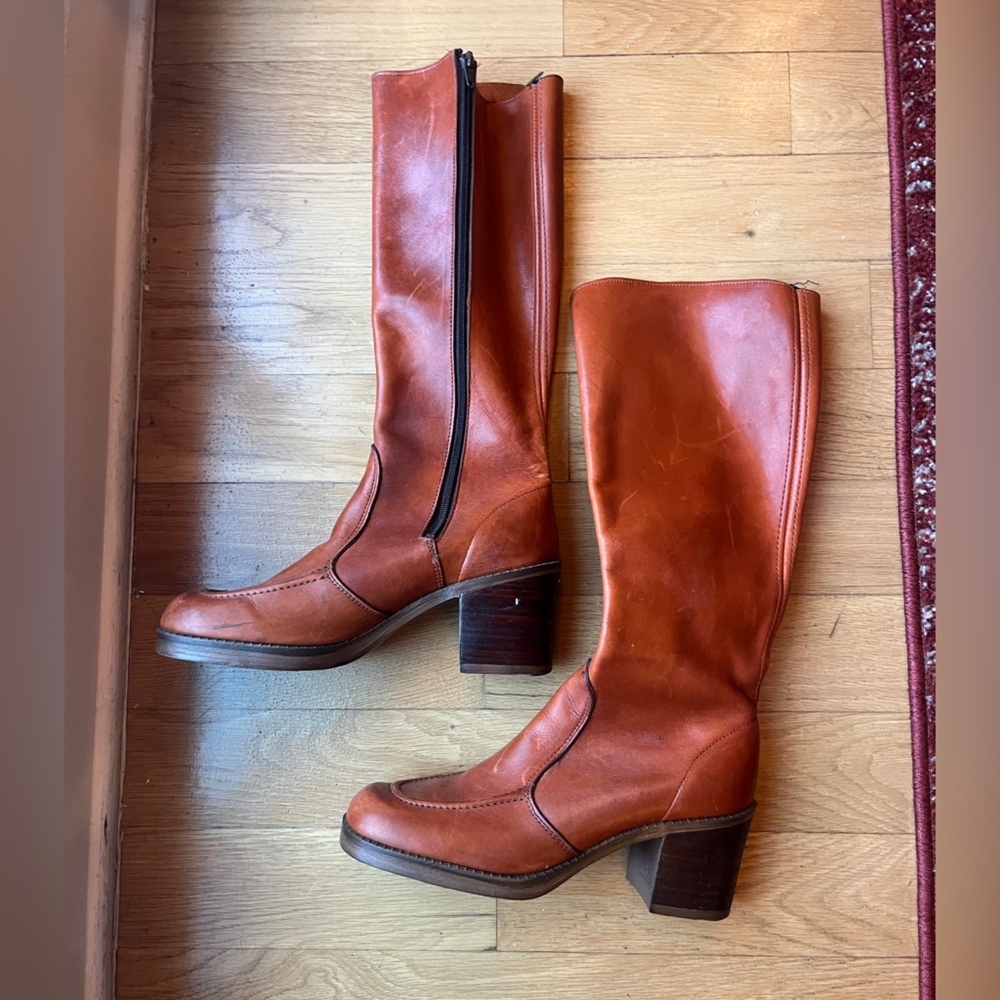 True vintage 1970s cognac leather platform boots